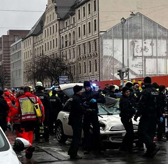 Автомобиль врезался в толпу в Мюнхене