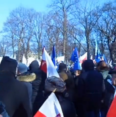 Польшу охватили акции протестов