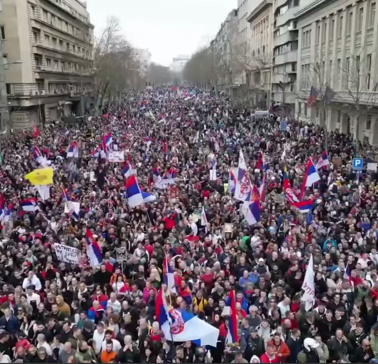 Массовые протесты в Сербии: угроза переворота?