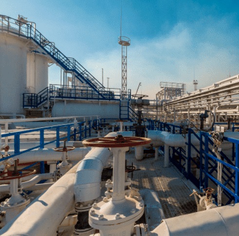 Украинские дроны атаковали нефтепереработку в России