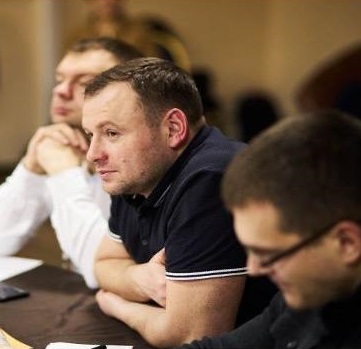 Детектив Михаил Романюк скрывал имущество и связи с братом-взаточником