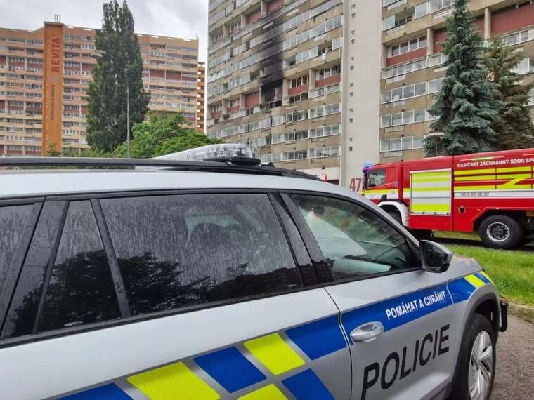 У Варшаві двоє пасажирів автобуса поранені ножем, поліція шукає нападника