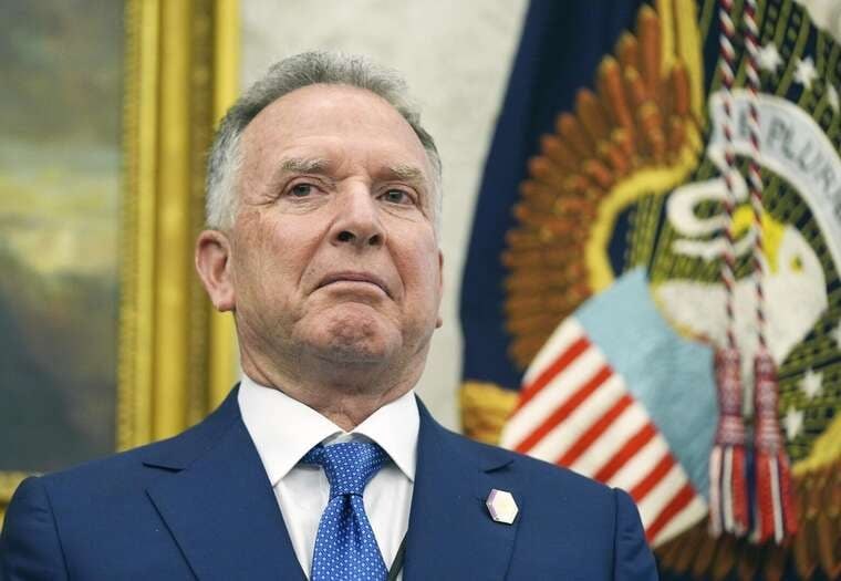 Едвард Люс назвав Стіва Віткоффа імбецилом за компліменти Путіну