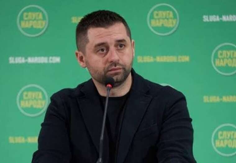 Група Арахамії та Мартиненка домовляється про зміну керівництва Центру Разумкова