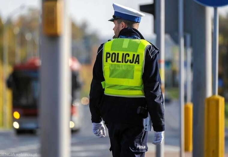 У Польщі нетвереза водійка Porsche врізалася в аптеку: у крові понад 2 промілі