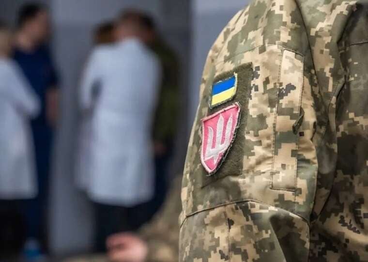 В Одесі чоловік, який перебував у розшуку, поранив військовослужбовця ТЦК та намагався збити його автомобілем