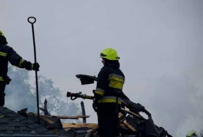 Росія майже 10 разів атакувала Дніпропетровщину дронами: пошкоджено будинок, виникла пожежа