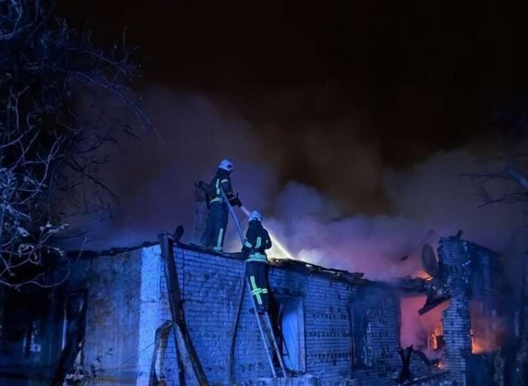 Нічна атака БпЛА на Умань: пошкоджено житловий будинок, готель і гіпермаркет