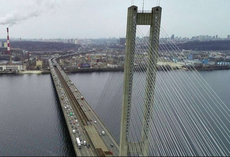 Перекриття Південного мосту в Києві призвело до величезних заторів