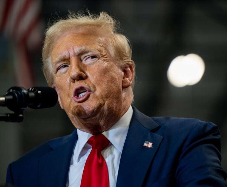Дональд Трамп заявив, що Україні пора обрати нового президента