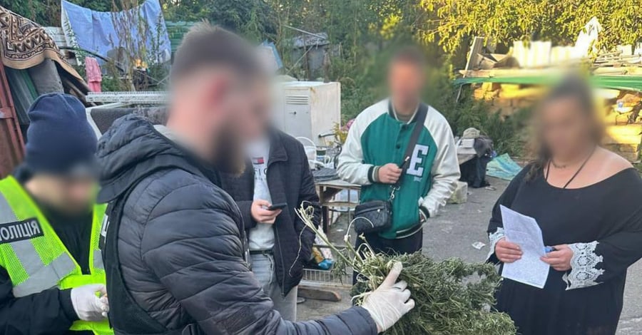 У Києві вилучили наркотики на 320 тисяч гривень: затримали 45-річного чоловіка