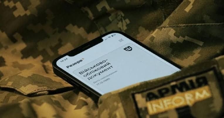 ДМС вимагає «Резерв+» для видачі готових паспортів за кордоном: юристи вбачають порушення