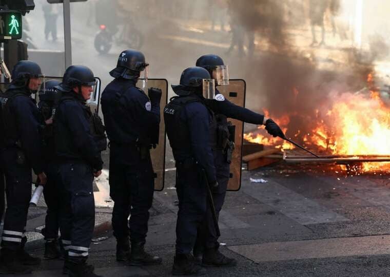 У Франції затримали 135 осіб під час нових протестів проти зростання вартості життя
