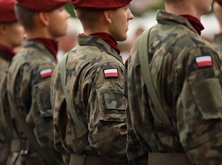 Опитування в Польщі: 53,9% громадян за повернення призову та військової підготовки