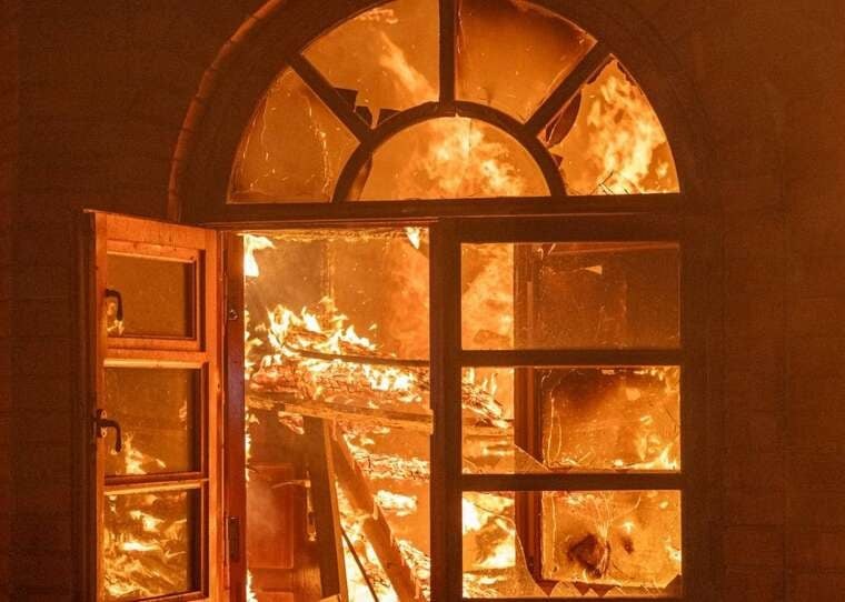 Удар дрона по Харкову: пожежа на 2500 кв. м та поранення дитини