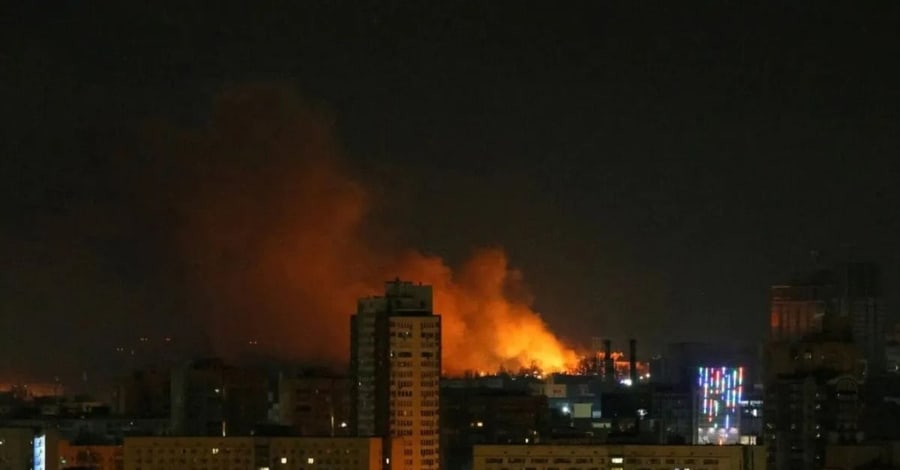 Росіяни вдарили дронами по Києву: пошкоджено житловий будинок у Святошині та інфраструктуру